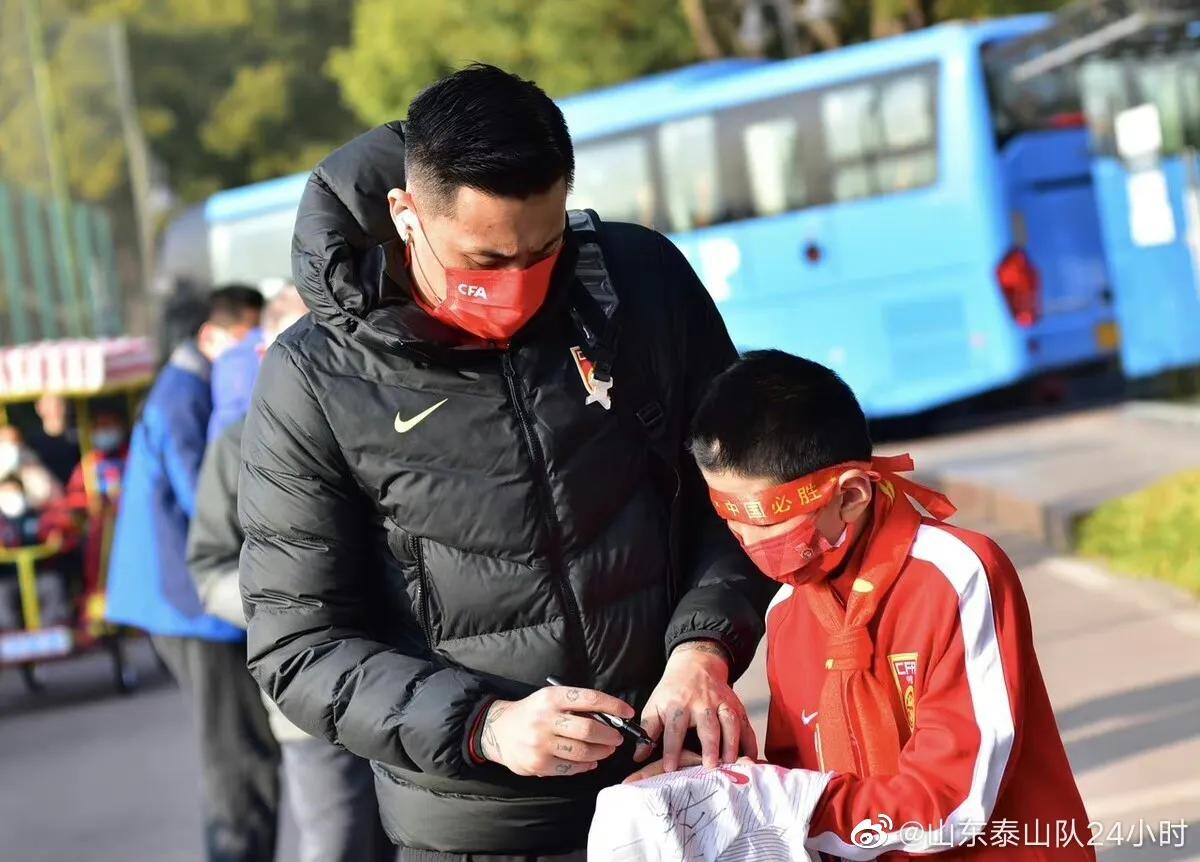 中国足球男子国家队集训名单,中国男子足球国家队射门训练日常