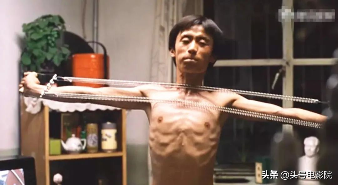 《魔幻手机》男主39岁当出租车司机？马路边吃盒饭，曾演葛优儿子