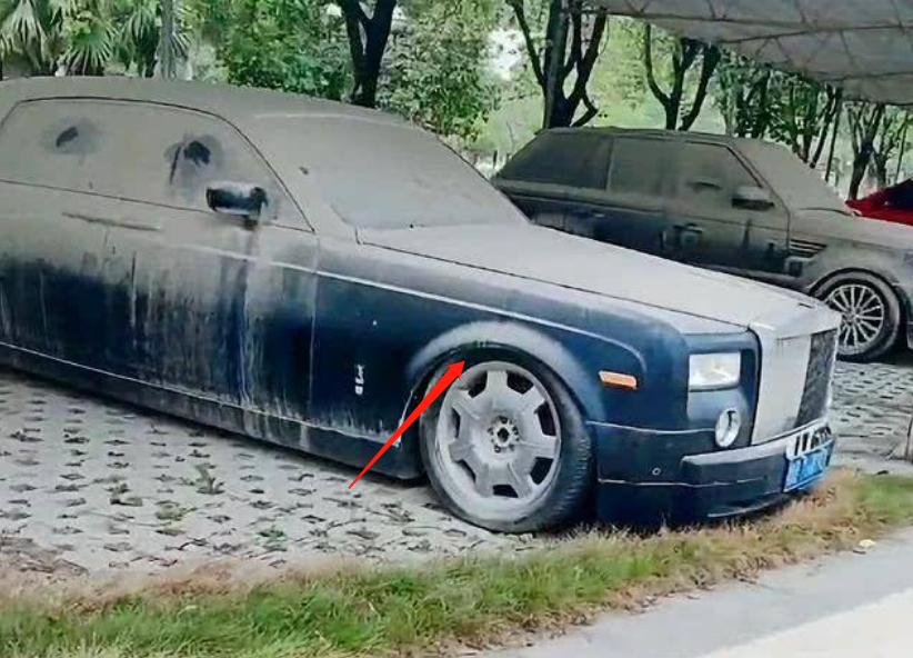 北京大院变“豪车坟场”，豪车成林，挂牌也没人敢开