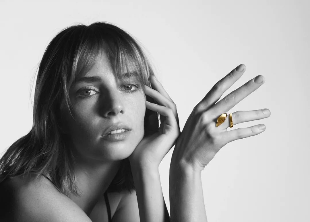 prada在奢侈品牌中排名,prada品牌风格与定位