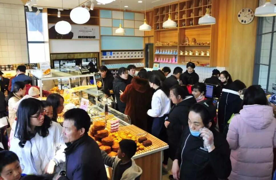 南京一家蛋糕店一年赚多少钱,杭州一家蛋糕店