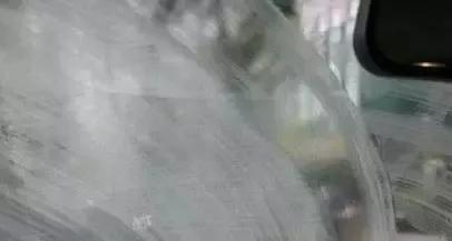 冬天车玻璃外面结霜怎么办,冬天洗车后玻璃内结霜怎么办