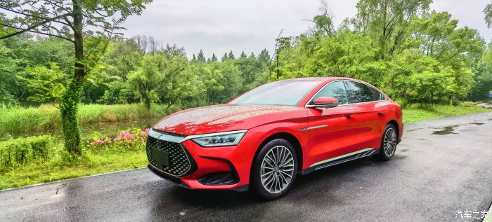 比亚迪汉dm大雨天怎么开安全,比亚迪汉dm-i尊享型夜间行驶