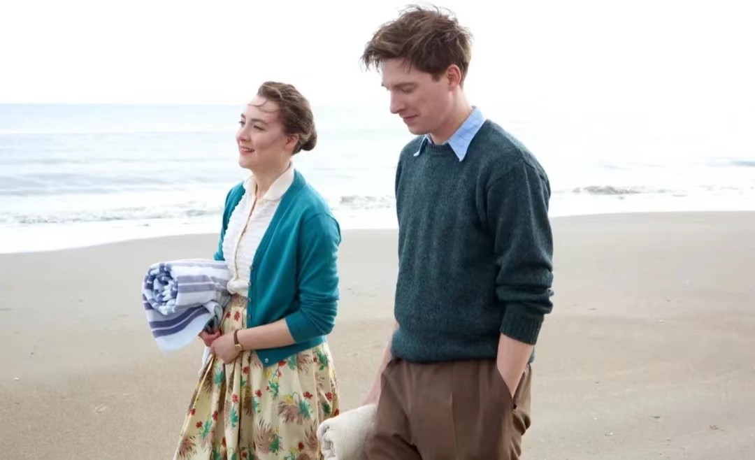 美国影片《布鲁克林》多次出现爱丽丝的定格画面有什么目的？