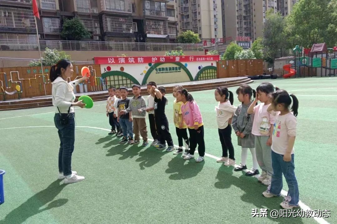 岳池县小学足球比赛,足球大比拼幼儿园游戏