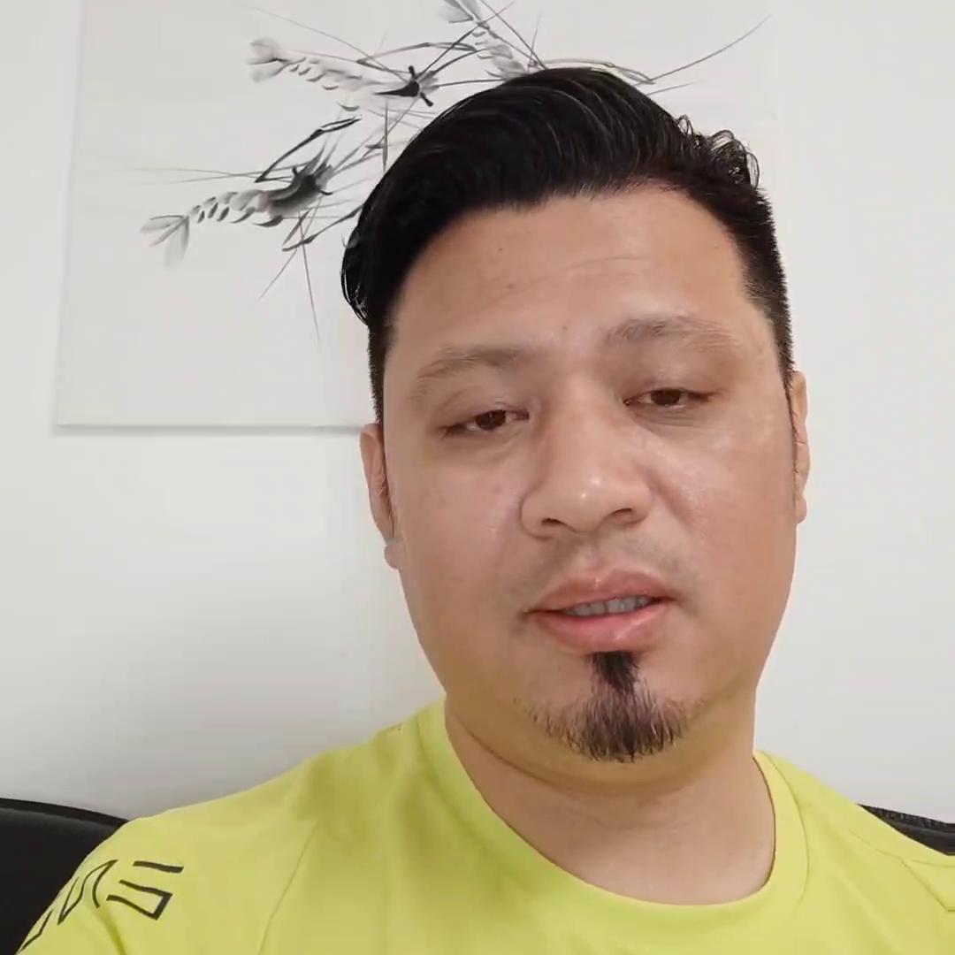 多看富人做什么赚钱。少听穷人说什么思维。盯着黄牛干...