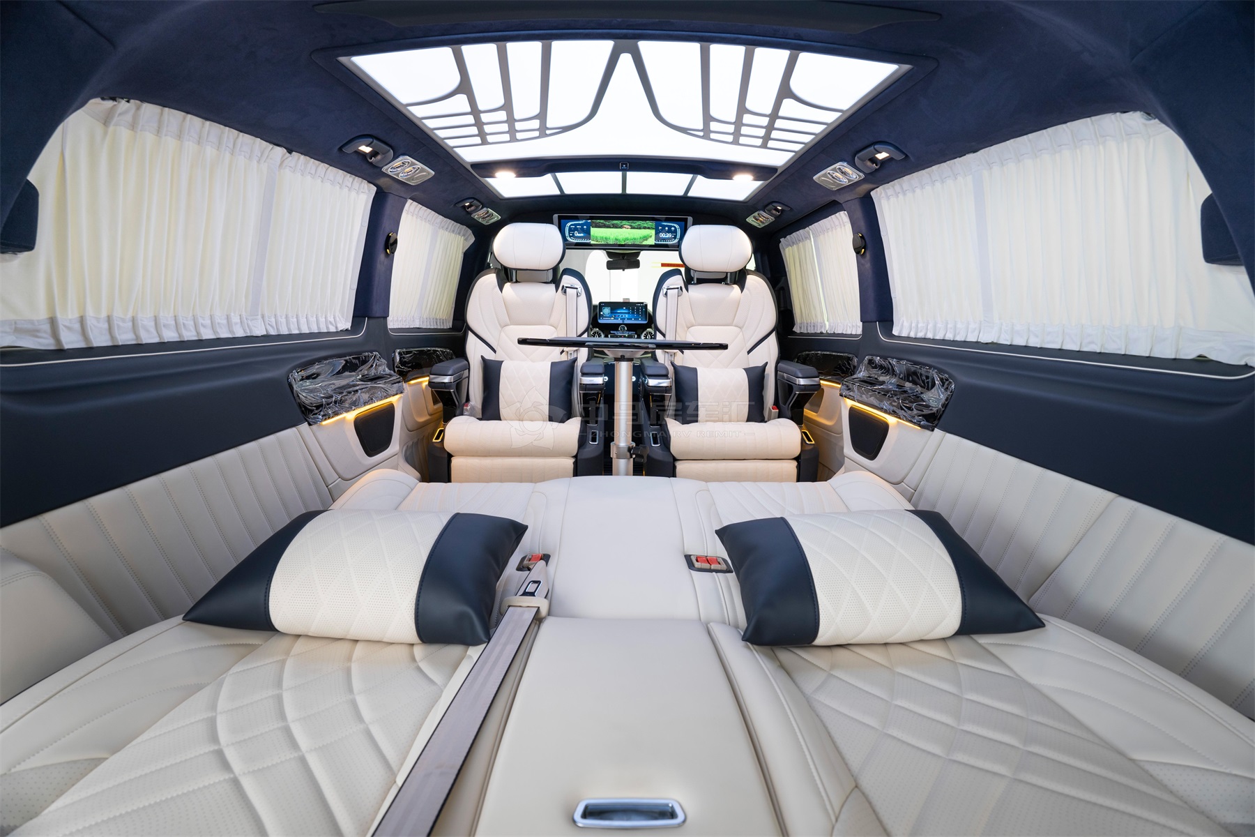 最新款奔驰商务车哪款好,奔驰商务车哪款最值得买