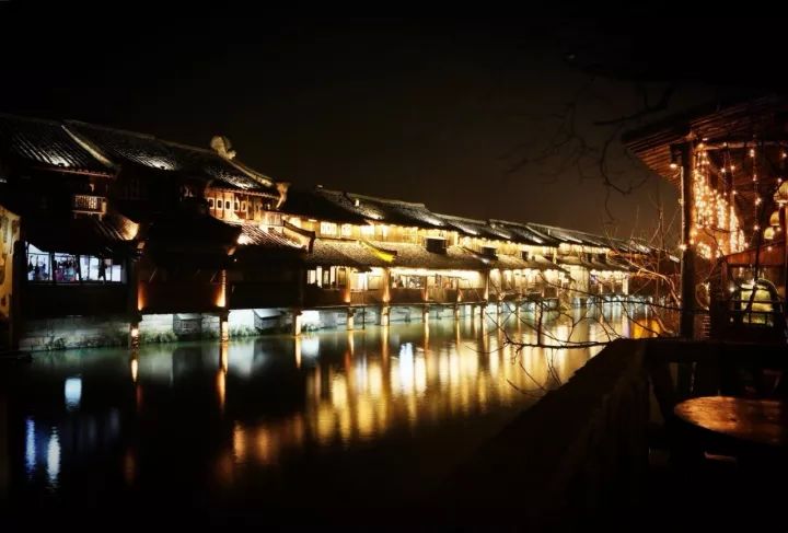 乌镇是个很美很美的地方,乌镇一个让人流连忘返的地方