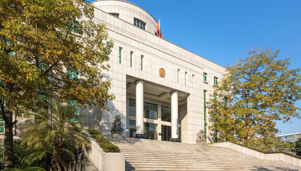 在马路上捡到彩票中奖了归谁 (捡到彩票中奖了该归谁)