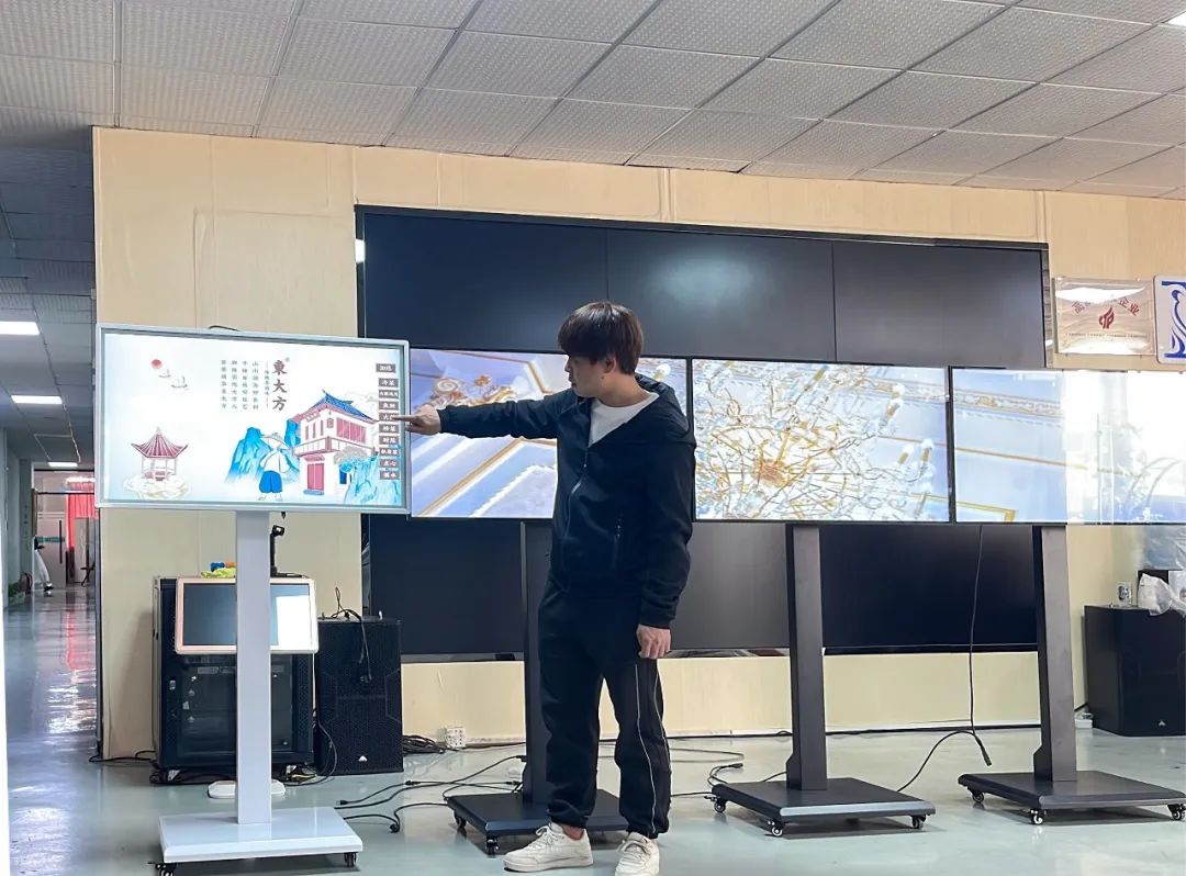 多屏旋转式广告机,挂壁广告机显示屏