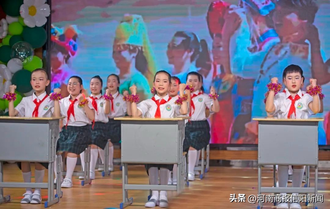 文艺汇演啦啦操操场,啦啦操文艺汇演中学