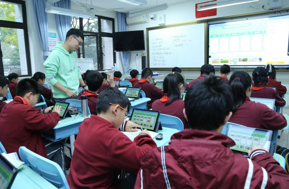 四川高中强制买平板,四川一中学要求学生买平板