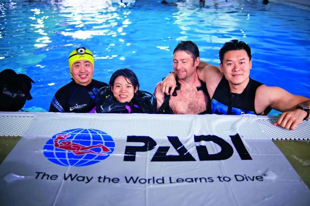 水面以下,水中轮椅