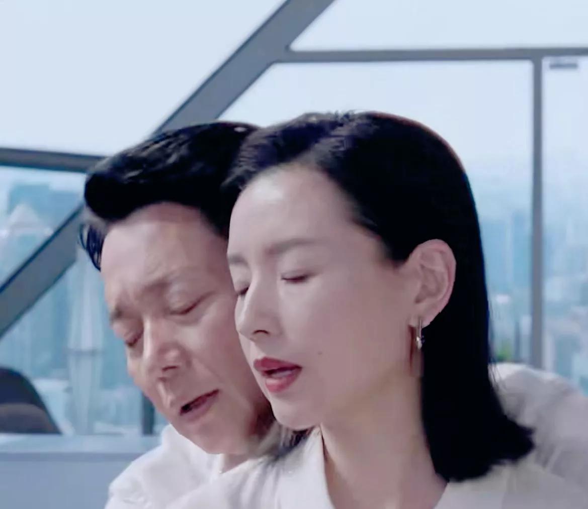 43岁董洁演“*妇情**”，教科书式撩汉，不靠颜值靠懂事