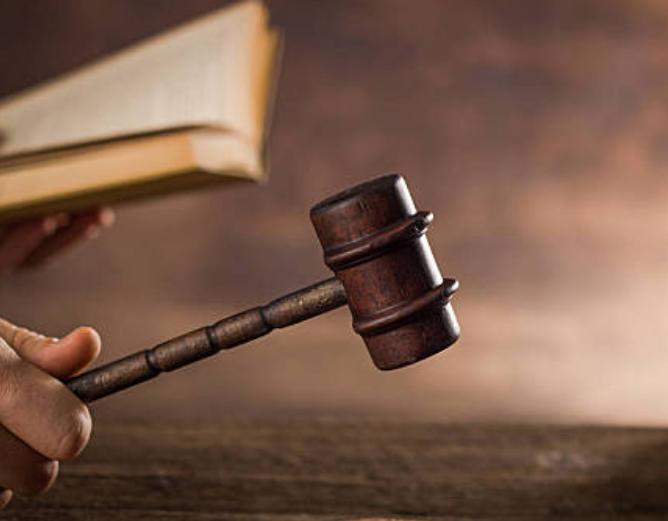 律师引诱证人改变证词,律师暗示被告人改口供什么罪