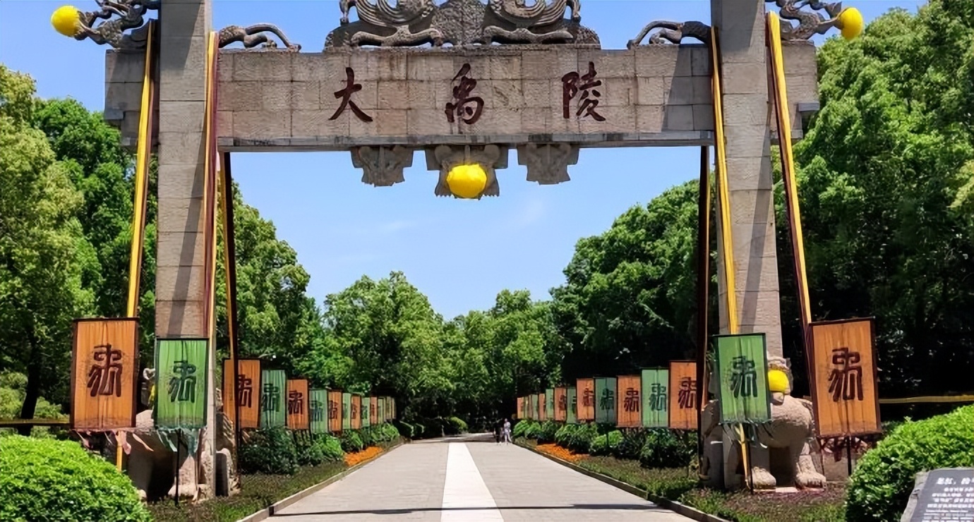 曾是风光无限的江南名城，如今夹在两大哥中间，沦为了小透明？