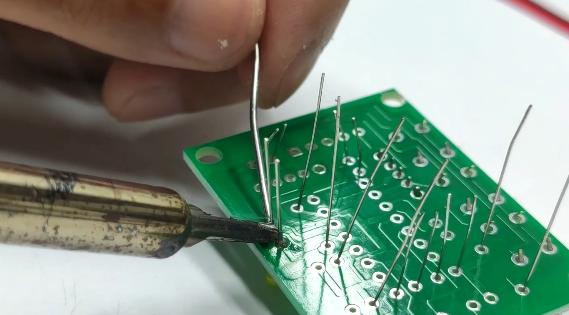 isd1820语音模块能不能直接喊话,isd1820芯片要先烧录才能用吗