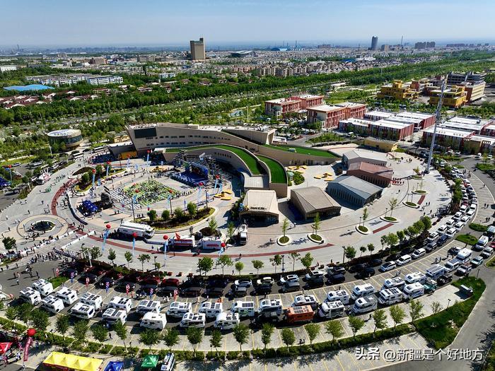 新疆实施旅游兴疆战略的原因分析,新疆旅游发展前景