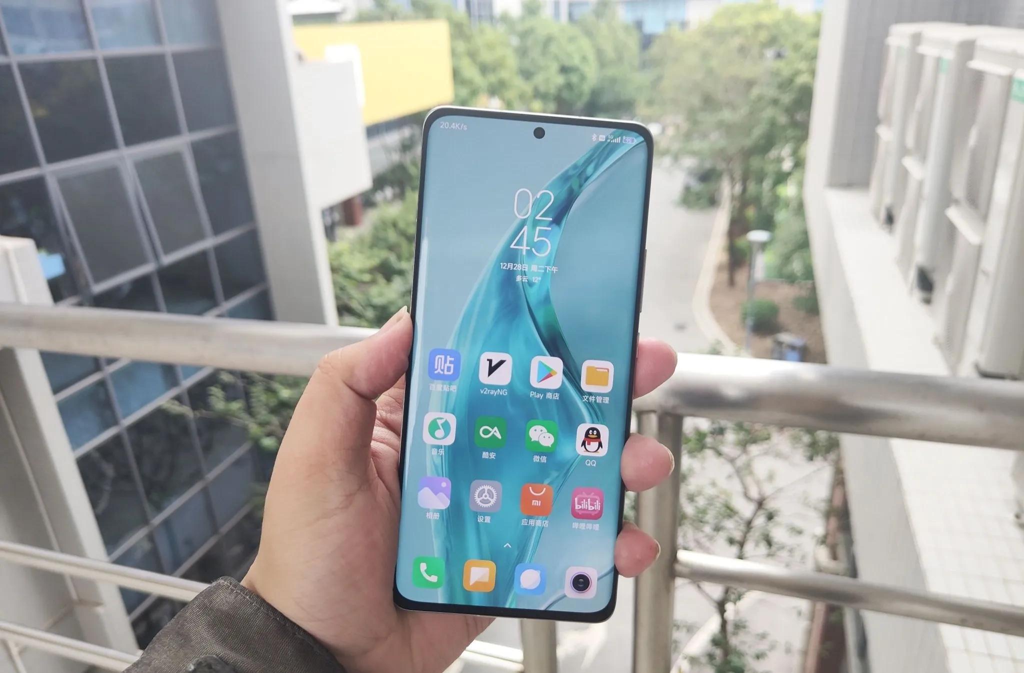 懂行的人建议买荣耀还是ov,买荣耀还是买vivo