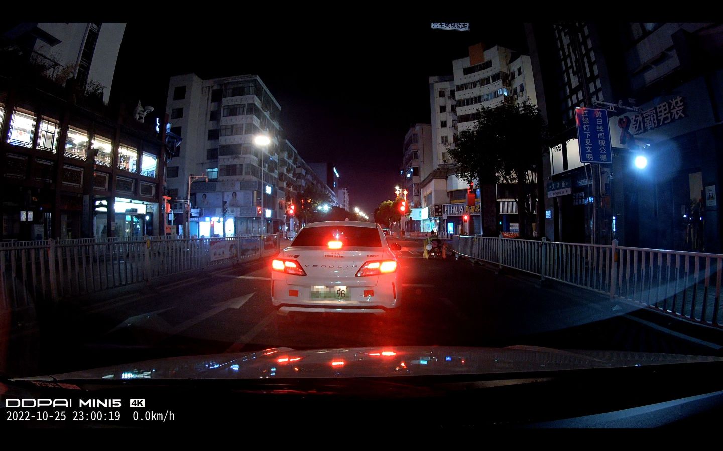 360g900和海康威视c8夜间行车对比,海康威视与360行车记录仪哪个更好