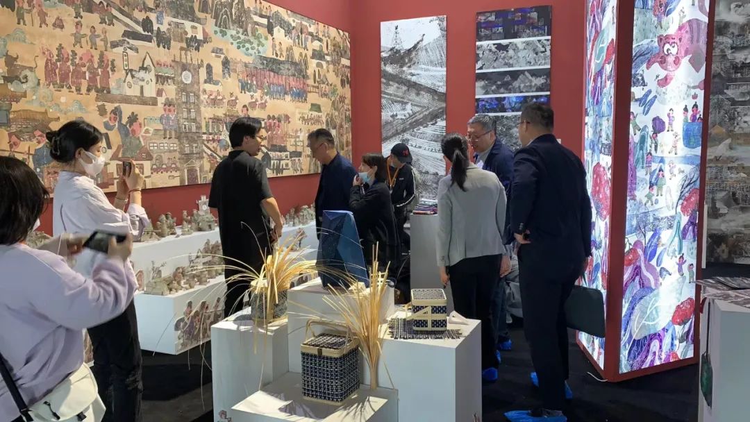 江苏师范大学美术学院在第四届中国紫金奖大学生设计展中斩获佳绩