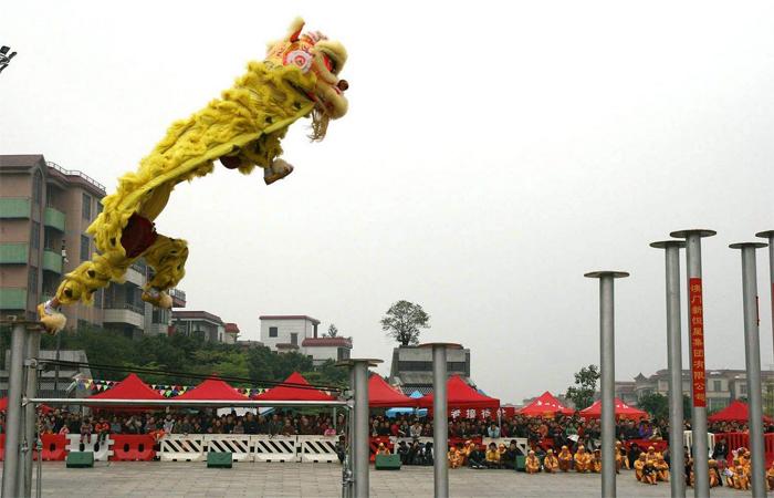 舞狮属于哪里的民间艺术,中国优秀民间艺术表演