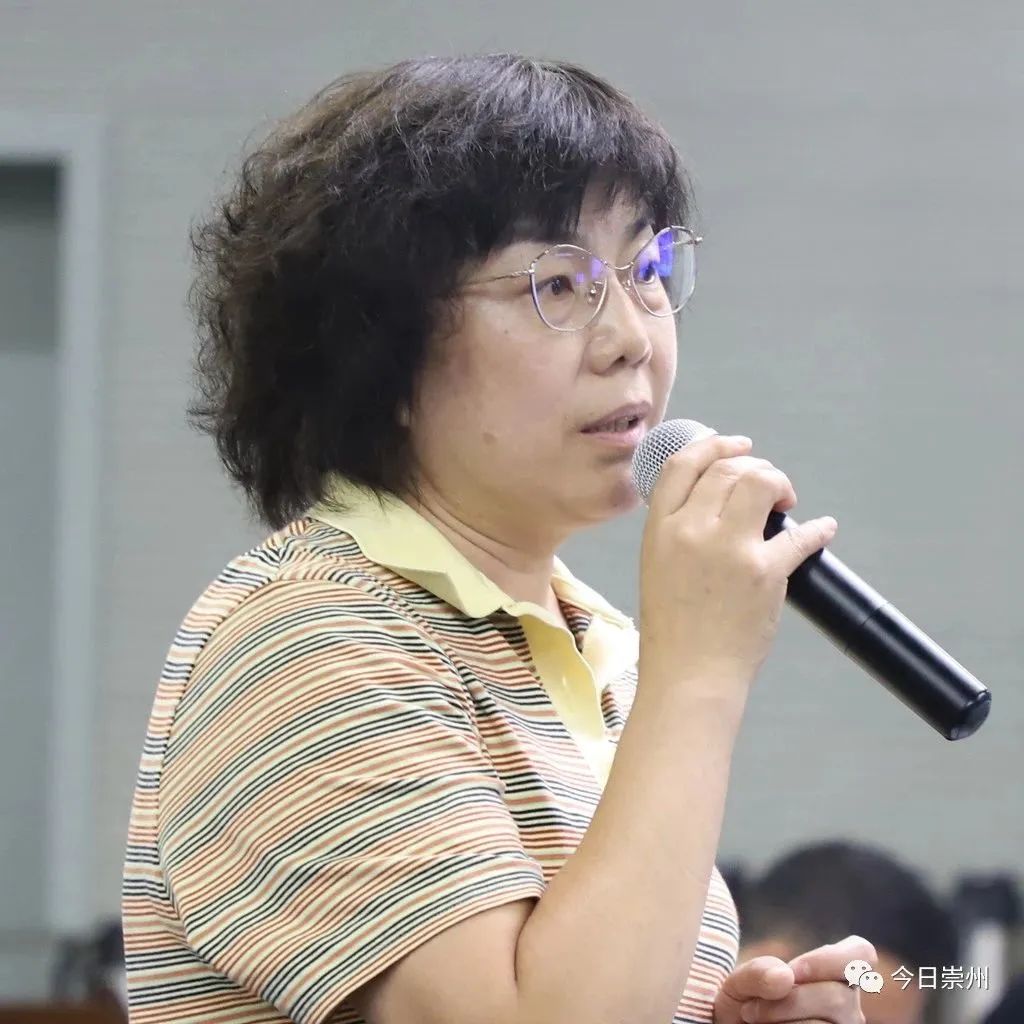 “蓉易见·崇企茶馆”聚焦打造体育强市并开展大运会筹备工作宣讲