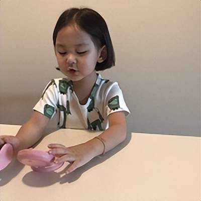 头像可爱搞怪卡通小女孩真人版,抖音卡通娃娃头像可爱呆萌