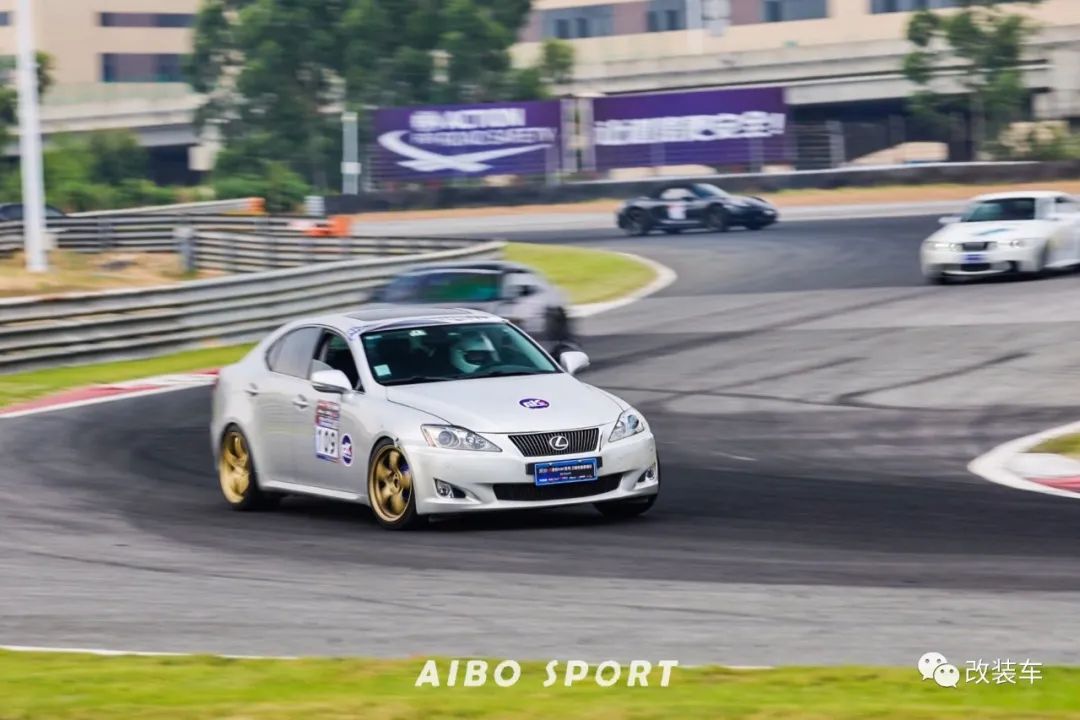 3.5V6+后驱的雷克萨斯IS300，雷车也能玩出烂仔范