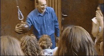 想穿这样的衣服还怕别人看见吗,穿这样的衣服出门真的不尴尬吗