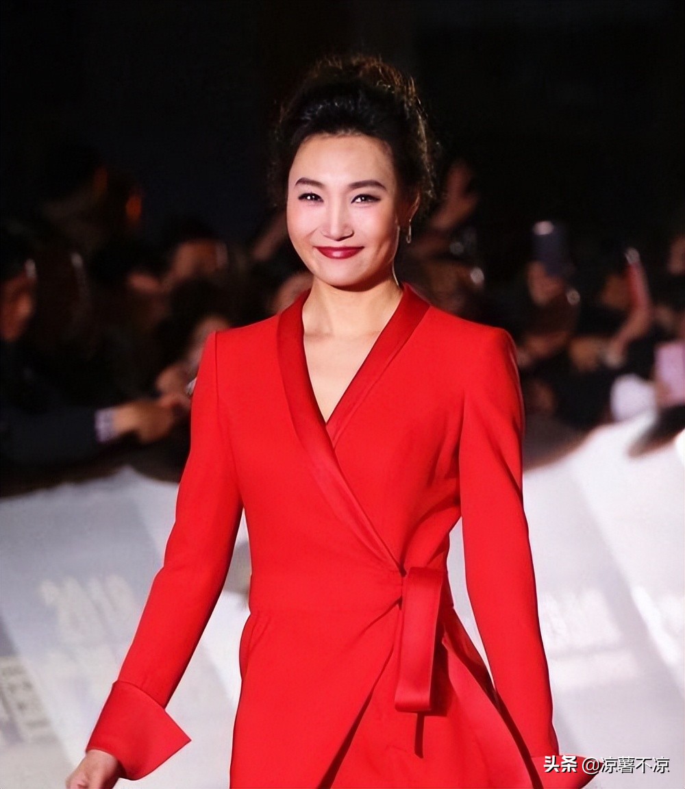 央视十大女主持至今未婚年龄多大,央视的十大著名女主持你最喜欢谁