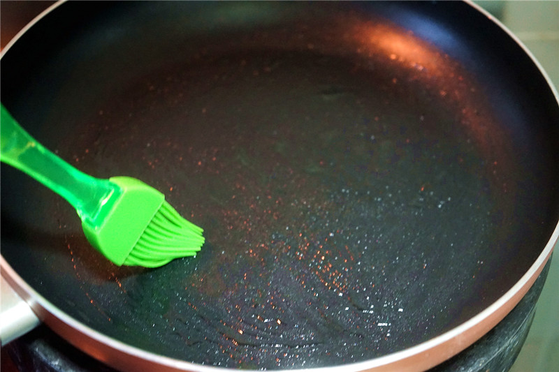 两个鸡蛋一根葱做的鸡蛋饼,两个鸡蛋一碗面粉怎么做好吃
