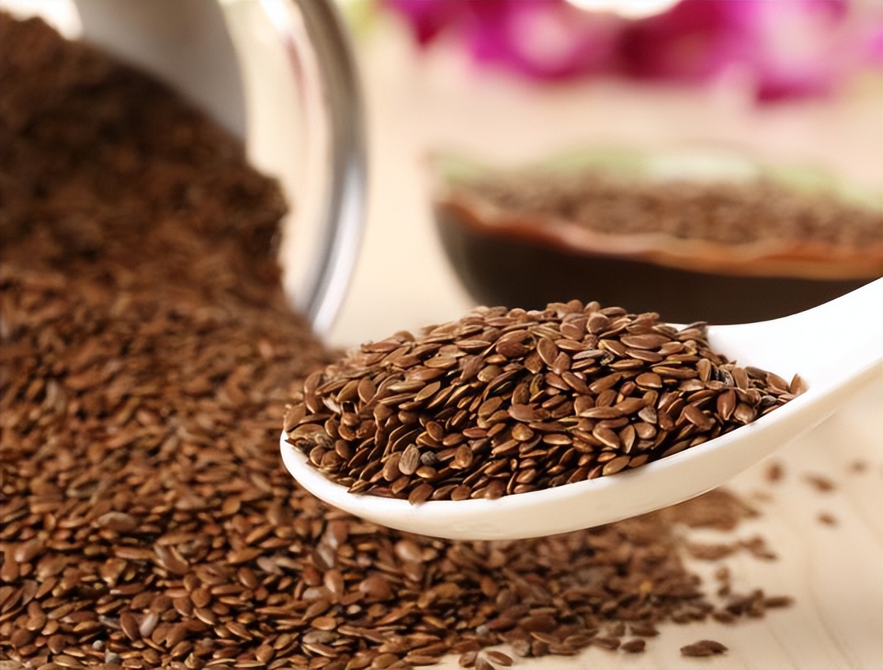 女性30岁后少吃这些东西,女性过了45岁后4种食物建议少吃