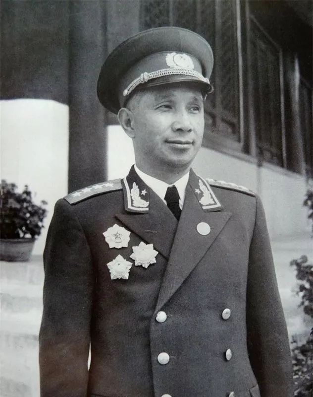 1986年华莱士问：台湾有何必要同大陆统一？*小平邓**的回答震耳欲聋