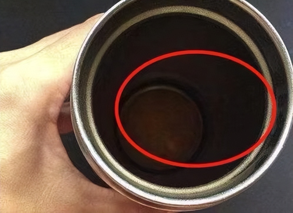 家有水杯请注意！“夺命杯”曾遭央视多次曝光，热水进“毒水”出