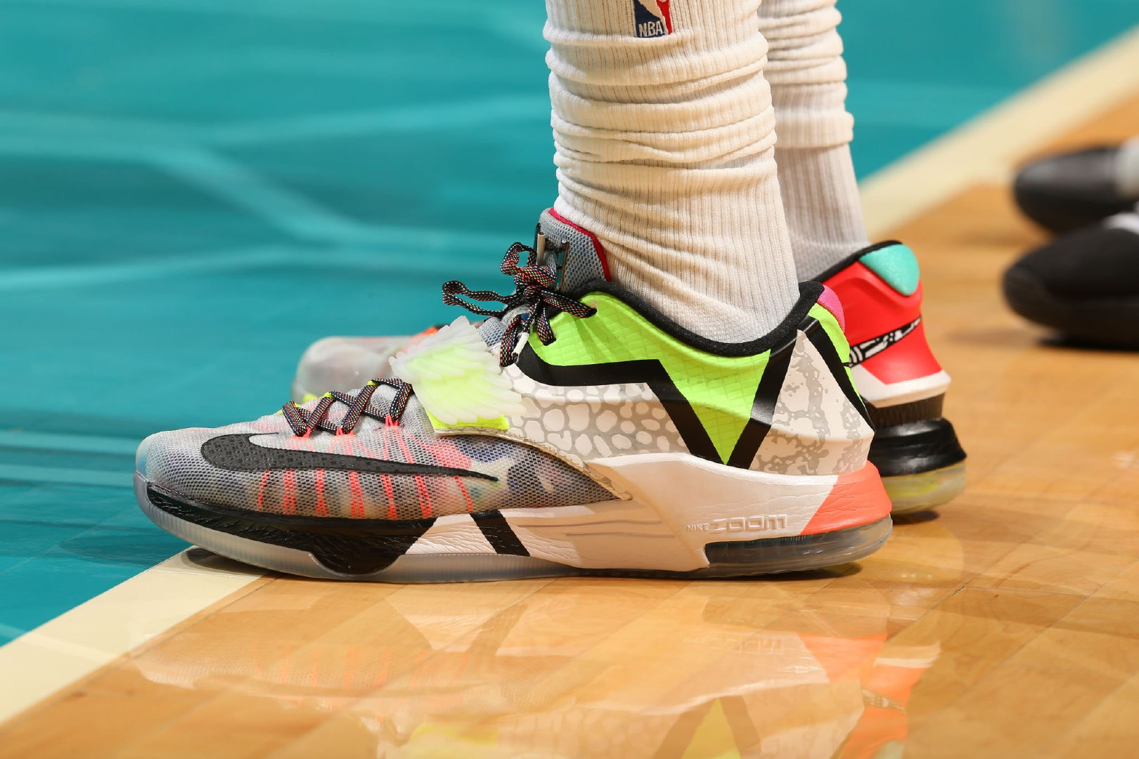 杜兰特单场得分创赛季新高 (杜兰特新赛季高光集锦)