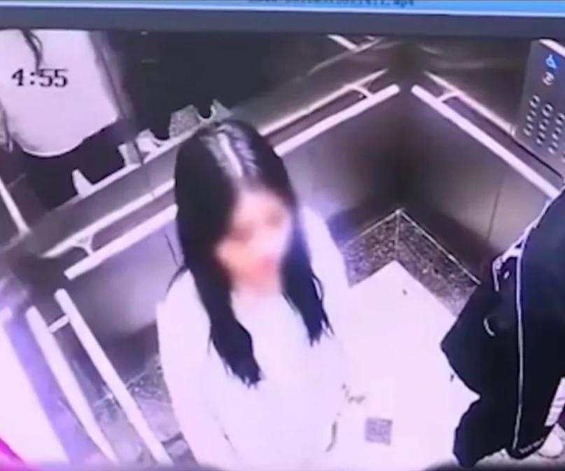 44岁男子每月5万*养包**18岁女生，发生关系后，女生数钱发现是冥币