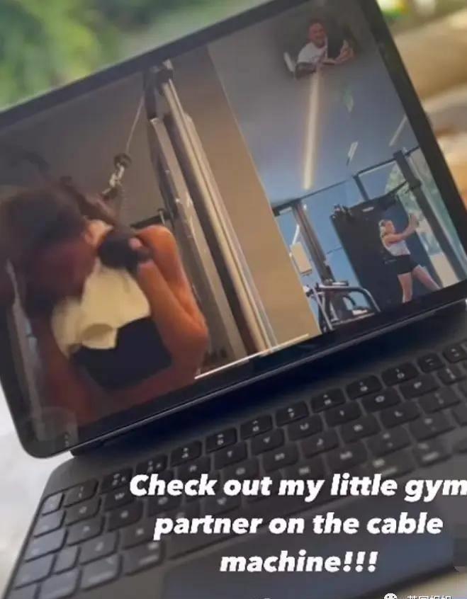 贝嫂狂晒48岁小贝半裸翘臀照，全球网友狂欢：谢嫂子带看男菩萨！