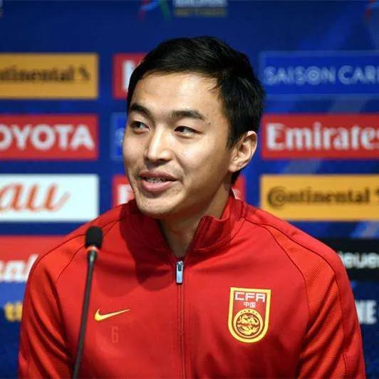 冯潇霆两发训练视频表决心,巩汉林冯潇霆网络互怼男足踢皮球