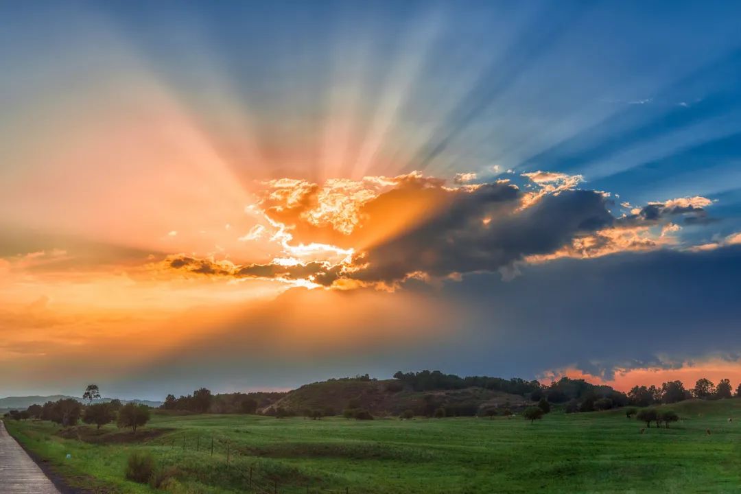 拍日出照片的姿势剪影,拍日出的创意照片