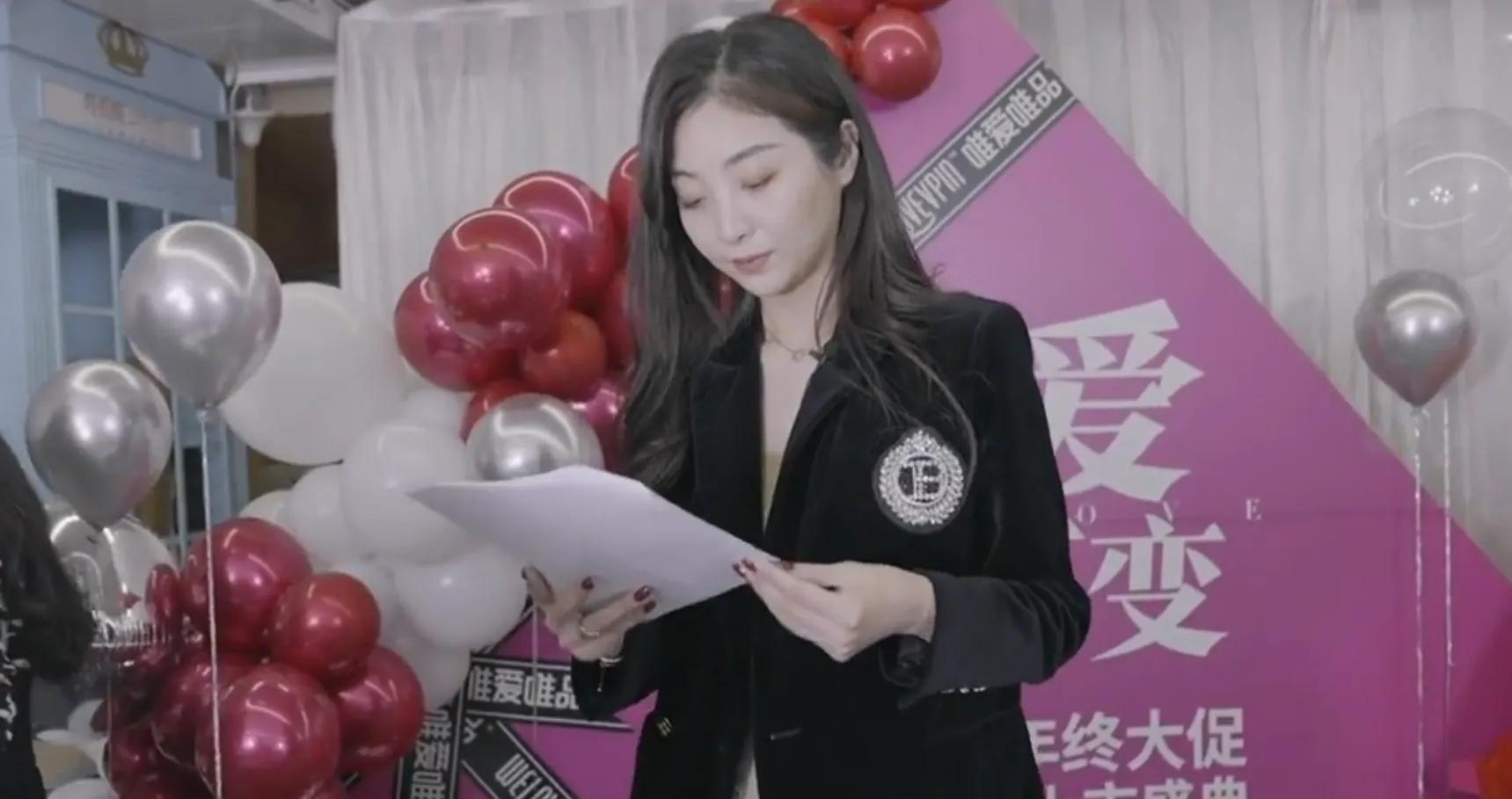 女模特10万元养三胞胎,30岁女模特生下三胞胎