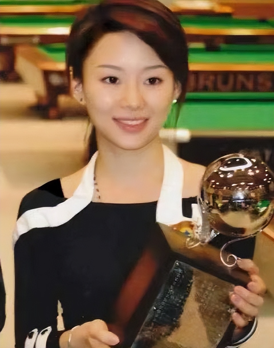 九球天后潘晓婷个人简历,38岁九球天后潘晓婷颜值惊艳全球