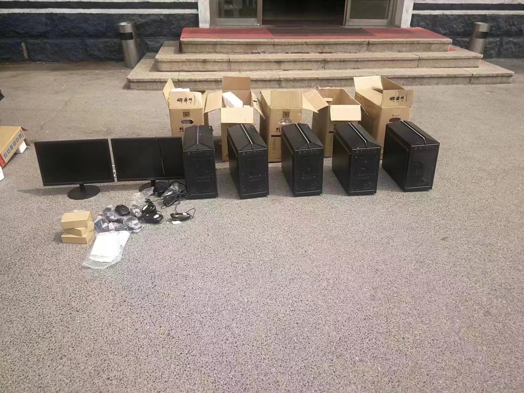 城阳警方提醒您：低价处理高配电脑勿轻信