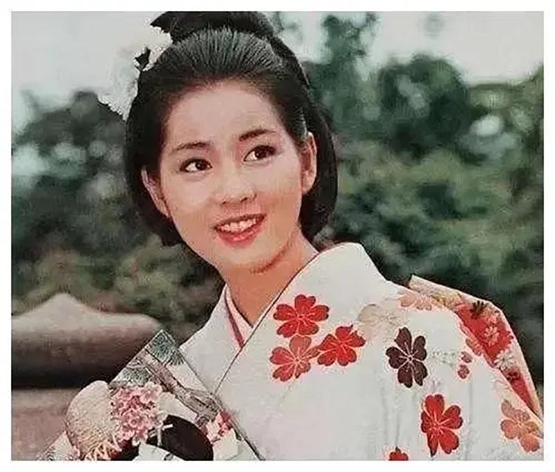 韩慧景整容是打了玻尿酸了吗,2004年整容狂魔韩慧景的故事