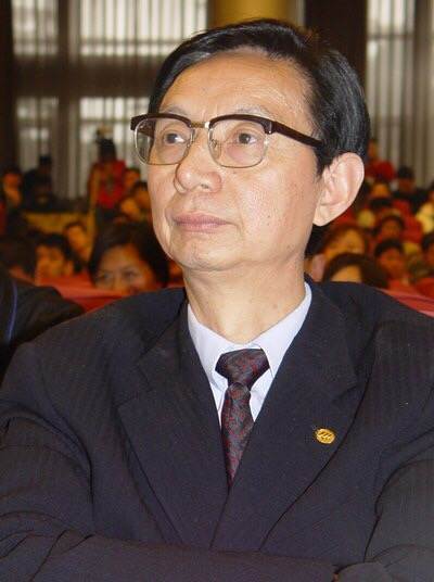 重庆57岁大叔曾是千万富翁,穷小子坐牢十七年完整版