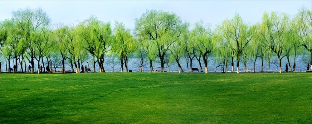 西湖美景再现许仙与白娘子,雷峰塔是杭州西湖最著名的景点