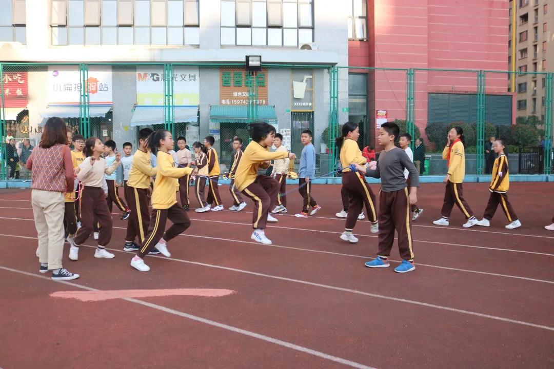 双减政策下的小学体育活动美篇,双减后孩子们拥有了快乐时光