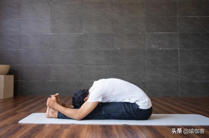锻炼到腹部肌肉的瑜伽体式,拉伸腹部瑜伽全部体式