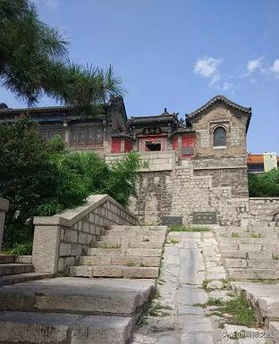 千年西冶街，一条商号林立，见证历史沧桑的古街，曾是明清两代中国琉璃的制作中心，来看百年老照片。