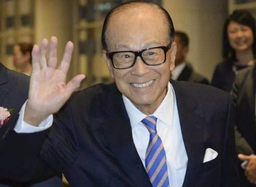 燕窝当水喝打60万美容针，初中文凭的李宝华，背后的30亿有多疯狂